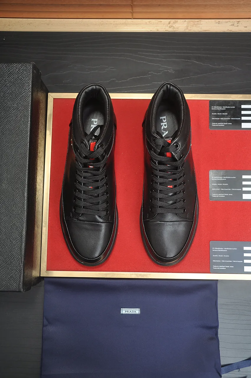 Men's shoes💰480💶【Prada】Trendy brand💞Mainly promote popular models, avant-garde and versatile fashionable men's shoes private version molding, 1:1 replica with glue splicing... Stylish and simple, original imported cowhide foot pads; the atmosphere and personality are more fashionable, eye-catching and pursuing class. It will subvert the old idea and be a must-have for fashionistas who want to spend time with you! Must keep it! High and comfortable but low, high-end quality workmanship. Code number: 38-45 (45 customized)